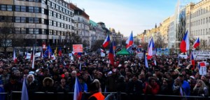 Demonstrace hnutí Chcípl PES a jeho spojenců proti covidové totalitě: Už ne jen v Praze, ale i v dalších městech. Fialův zákon s pokutami až 50 000 pro nepodvolené? Ohniska odporu přibývají a Kazachstán je možná blíž, než se zdá